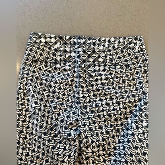 Tory Burch Women's Black & White Geometric Side Zip Ankle Pants Size 4 - Picture 3 of 10